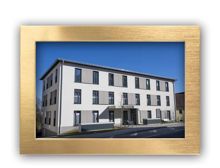 Zentral gelegener Quellenhof in Ebersberg – Standort der Hausarztpraxis Dr. Stadelmann